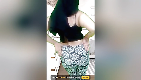 Sexy brunette housewife enjoys some cum in her mouth