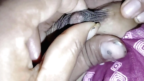 Indian girl gets fucked by a guy after her handjob