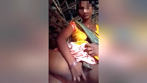 Indian babe with natural feet gives finger massage