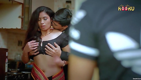 Brunette babe with a nice face and a nice body is playing