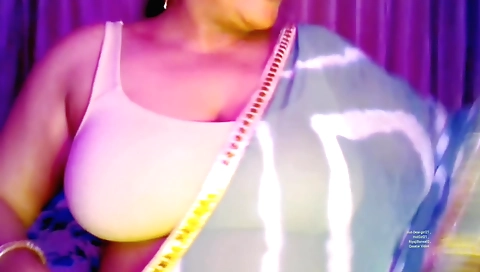 Indian chick makes out with her neighbor's servant