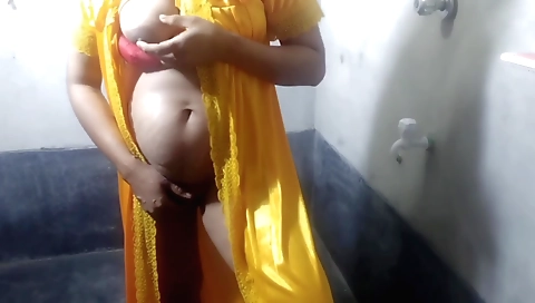 Indian stepmom talks to her stepsister while fucking