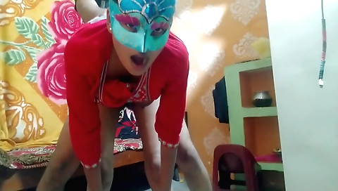 Indian bhabhi showing her cute face in the webcamera