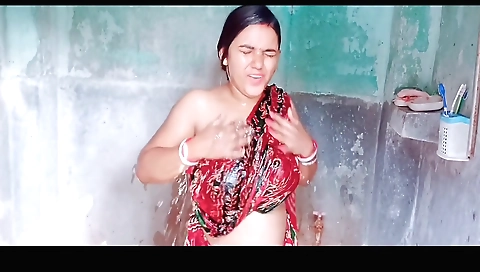 Sexy amateur video with a horny naked blonde in her shower