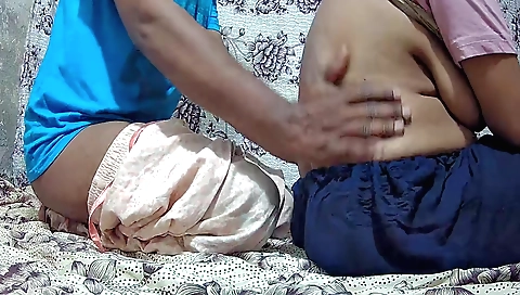 Indian slut gets fucked by her boyfriend in the bedroom