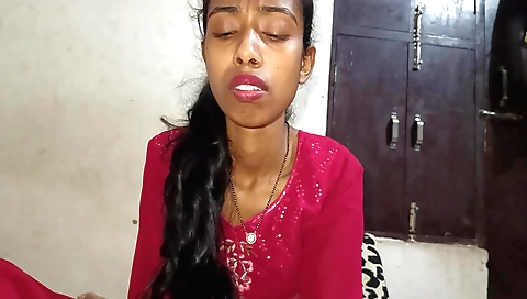 Indian girl with hairy bush has hairy pussy sucked