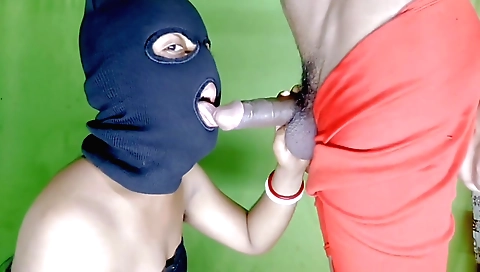 Handjob with the slutta with a hot body on the bedroom sofa