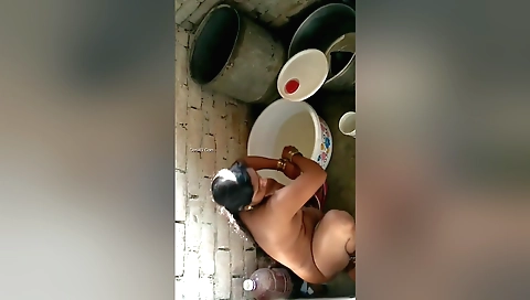 Bhabhi massage in the bathroom to enjoy the best sex ever