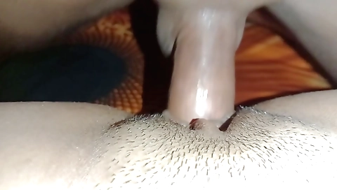 Desi couple in hotel room video showing their faces