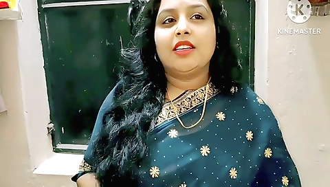 Chubby girl with a fat ass is playing with a big dildo