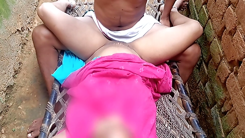 Indian video with a sexy girlfriend sucking on a dick