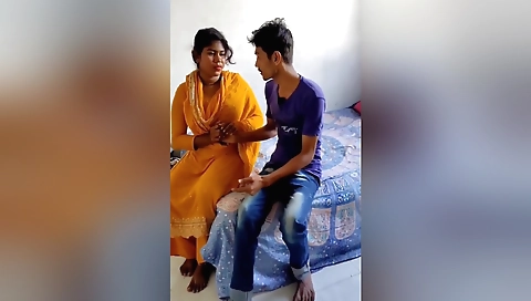 College chick demonstrates her ass and legs on cam