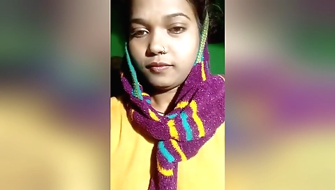 Today Exclusive- Desi Village Girl Showing Her Boobs And Pussy 2