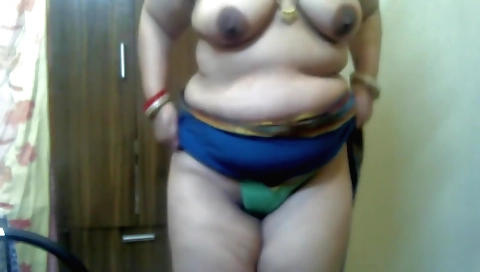 Bhabhi is a perfect slut with natural tits and a nice round booty