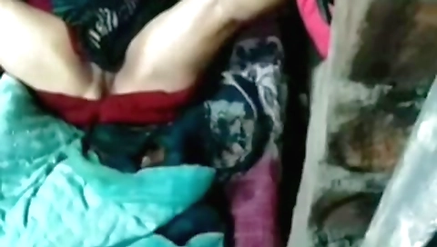 Amature teen 18+ has cute naked body in this video