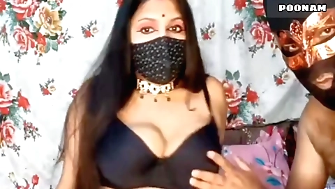 Indian bhabhi with a sexy face and a sweet smile in an amateur video