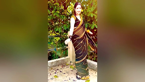 Amateur indian solo girl in khaki top swingers her boobies