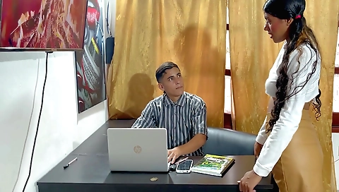 Hot amateur brunette secretary with big ass and deep throat