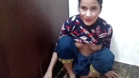 Horny indian stepsister ko nanga kar ke pel diya hai