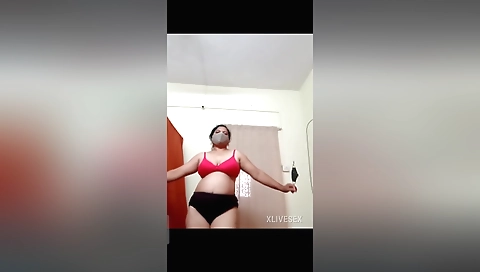 Marathi Divya Aunty Show His Big Ass And Nude Dance On The Camera