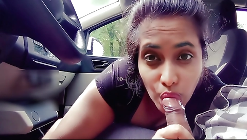 Amateur brunette gives hot blowjob in exchange of a big gift