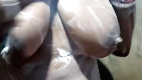 Indian babe has a nice body that gets bathed in the bath