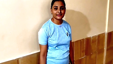 Indian amateur teen shows off her big ass on the street