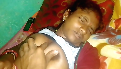 Amateur milf with a hairy pussy enjoys a good handjob