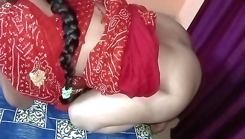 Hot brunette 18yo in indian clothes rides his cook