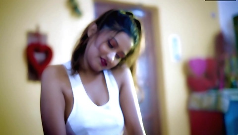 Sexy brunette with a sexy body got her pussy with oil massage