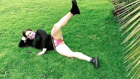 Amateur brunette shows off her juicy ass and her body