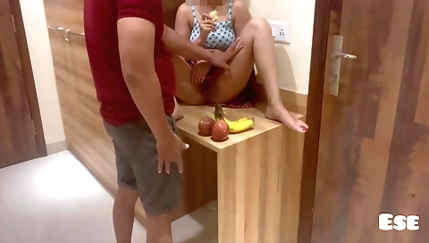 Indian girl fucks a fruit seller in her homemade vid