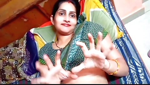 Indian bhabhi in sexy lingerie gets nailed in a hot outdoor scene