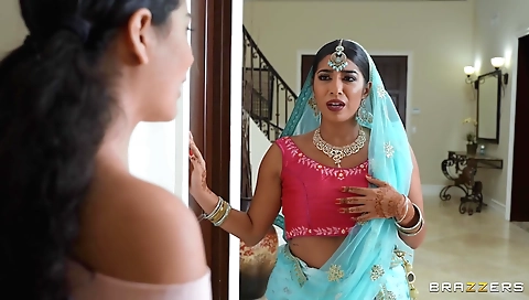 Indian milf with big boobs and round ass doing a fetish vid