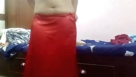 Amateur chick is getting off on her own on the webcams