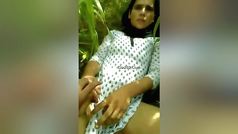 Indian amateur amateur in sexy underwear showing her pussy