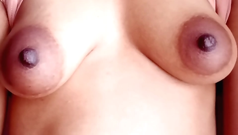 Indian housewife masturbates in bedroom in amateur video