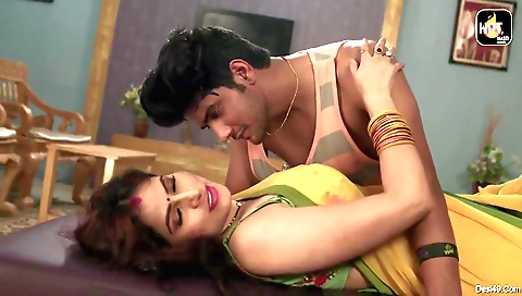 Old blonde wafa is in a massage class with big black man