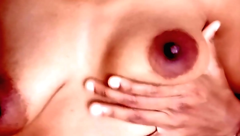 Sexy hot desi chick showing her beautiful face in a solo video