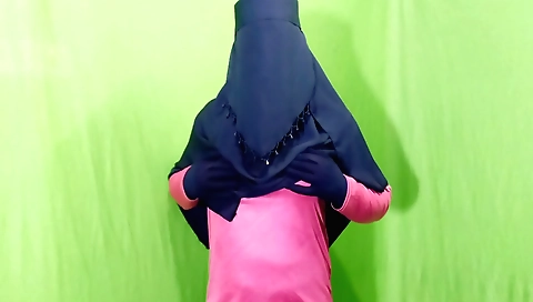 Indian bhabhi with small tits gets naked for a couple sex