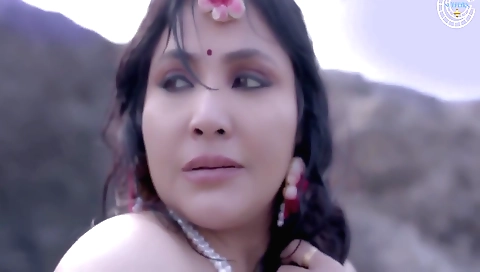 Indian chick with round ass has huge sex on the beach