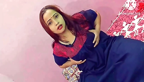 Big ass brunette babe with natural boobs in a hot room 2