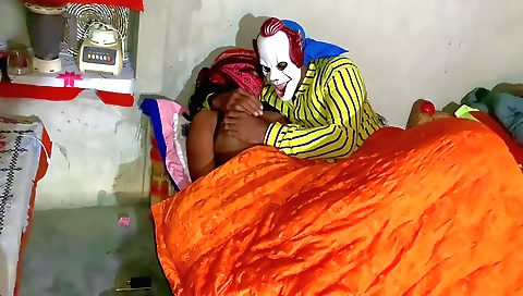 Indian babe with big booty shows off her big booty