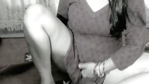 Busty indian whore is getting fucked in homemade solo