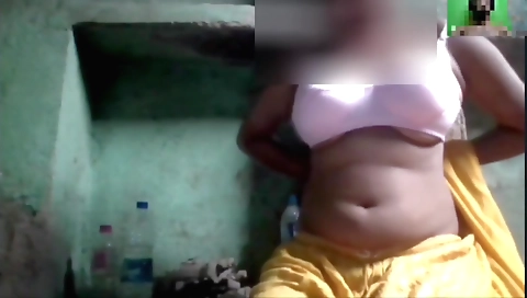 Big tits brunette amateur is showing off on a solo video