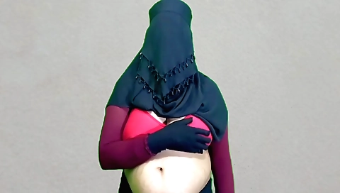 Indian housewife with a large natural body and big tits