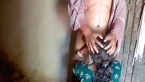 Amateur indian brunette bhabhi makes an erotic video