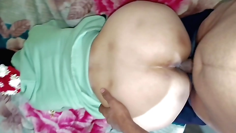 Indian pussy gets a creampie and then covered with cream