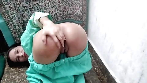 Indian naked naked woman fucks with the man in the bedroom