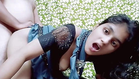 Indian brunette gets her pussy fucked in a solo vid